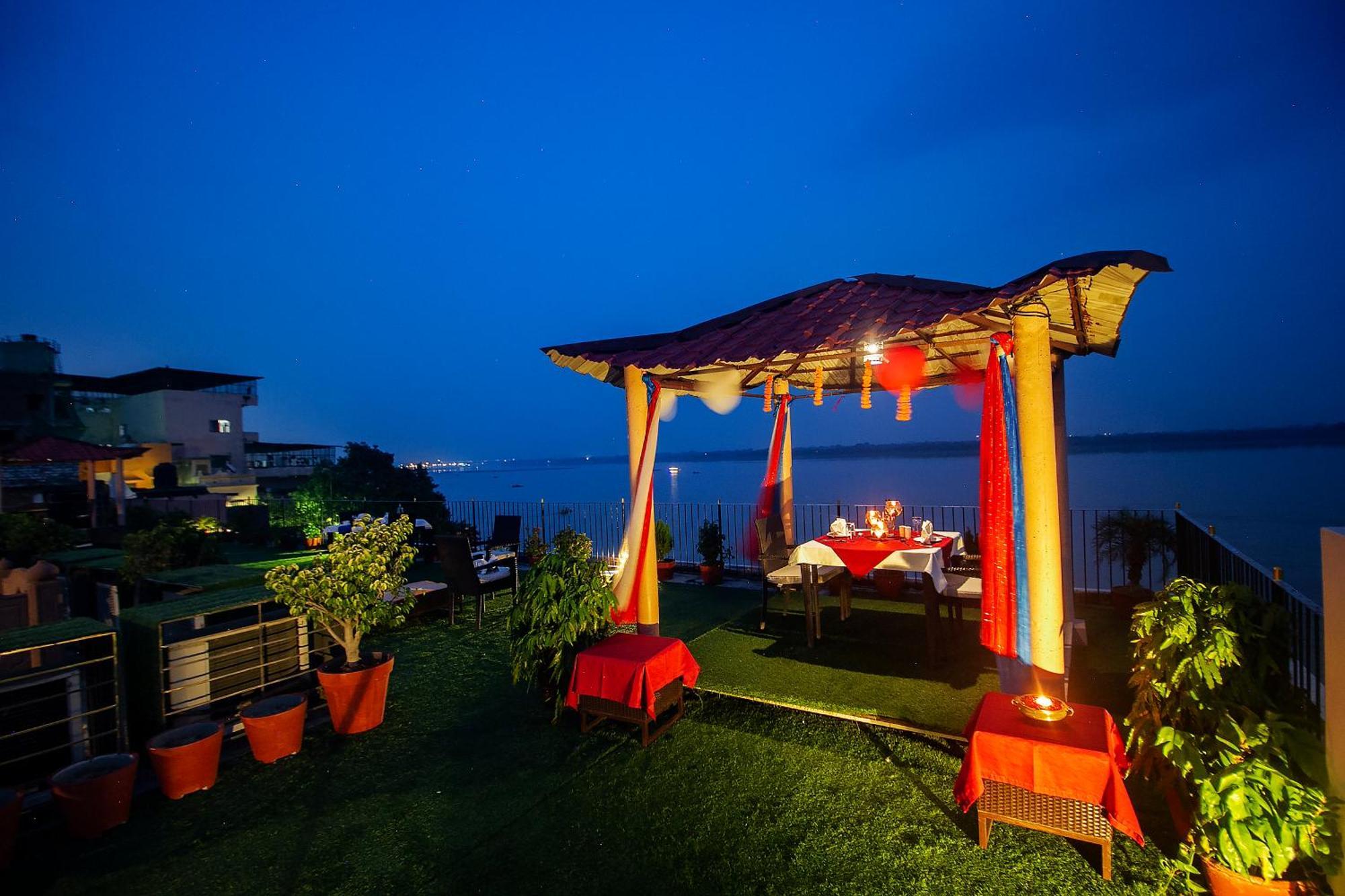 Hotel Amritara Suryauday Haveli Varanasi Exterior foto