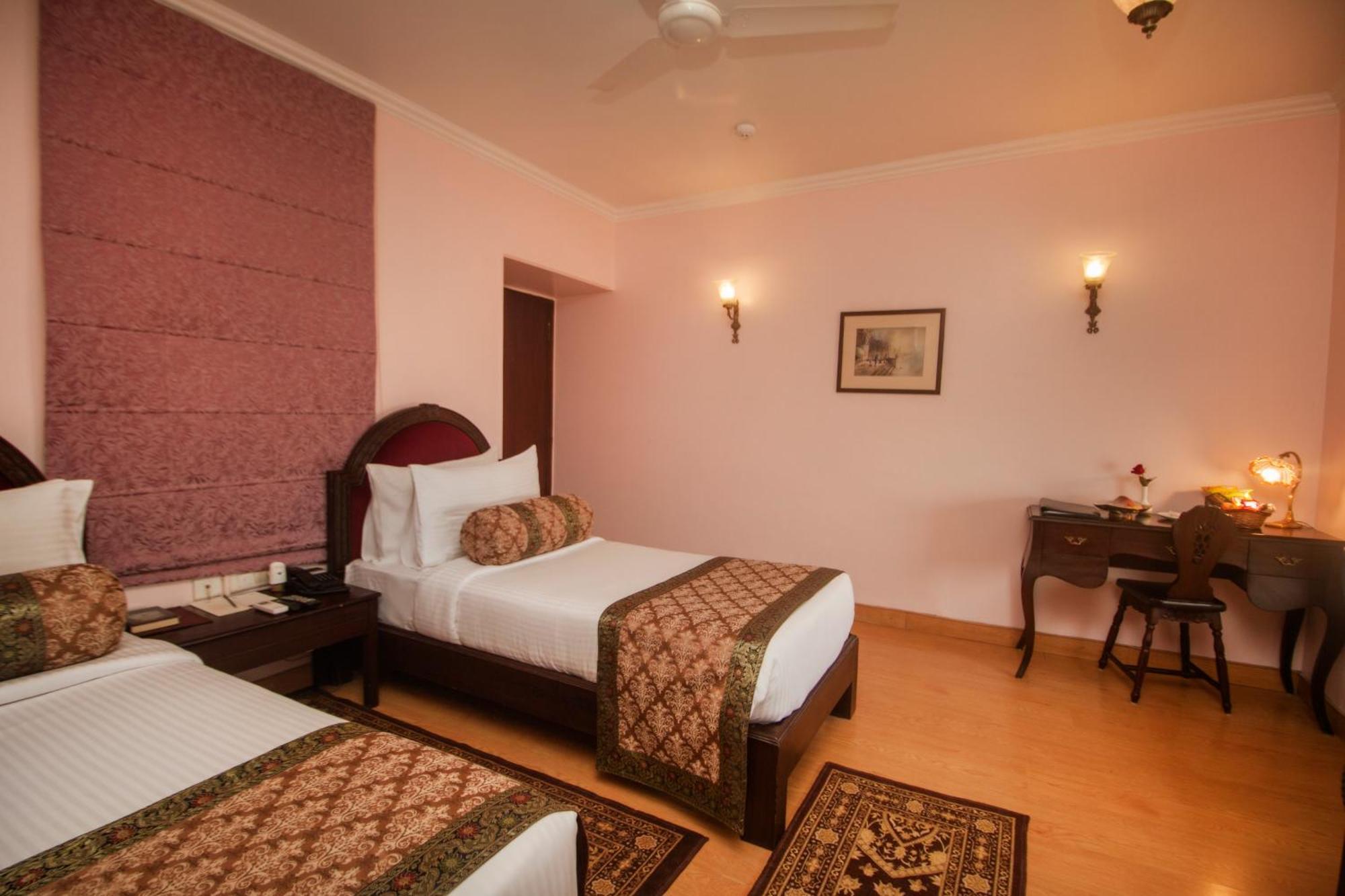 Hotel Amritara Suryauday Haveli Varanasi Exterior foto