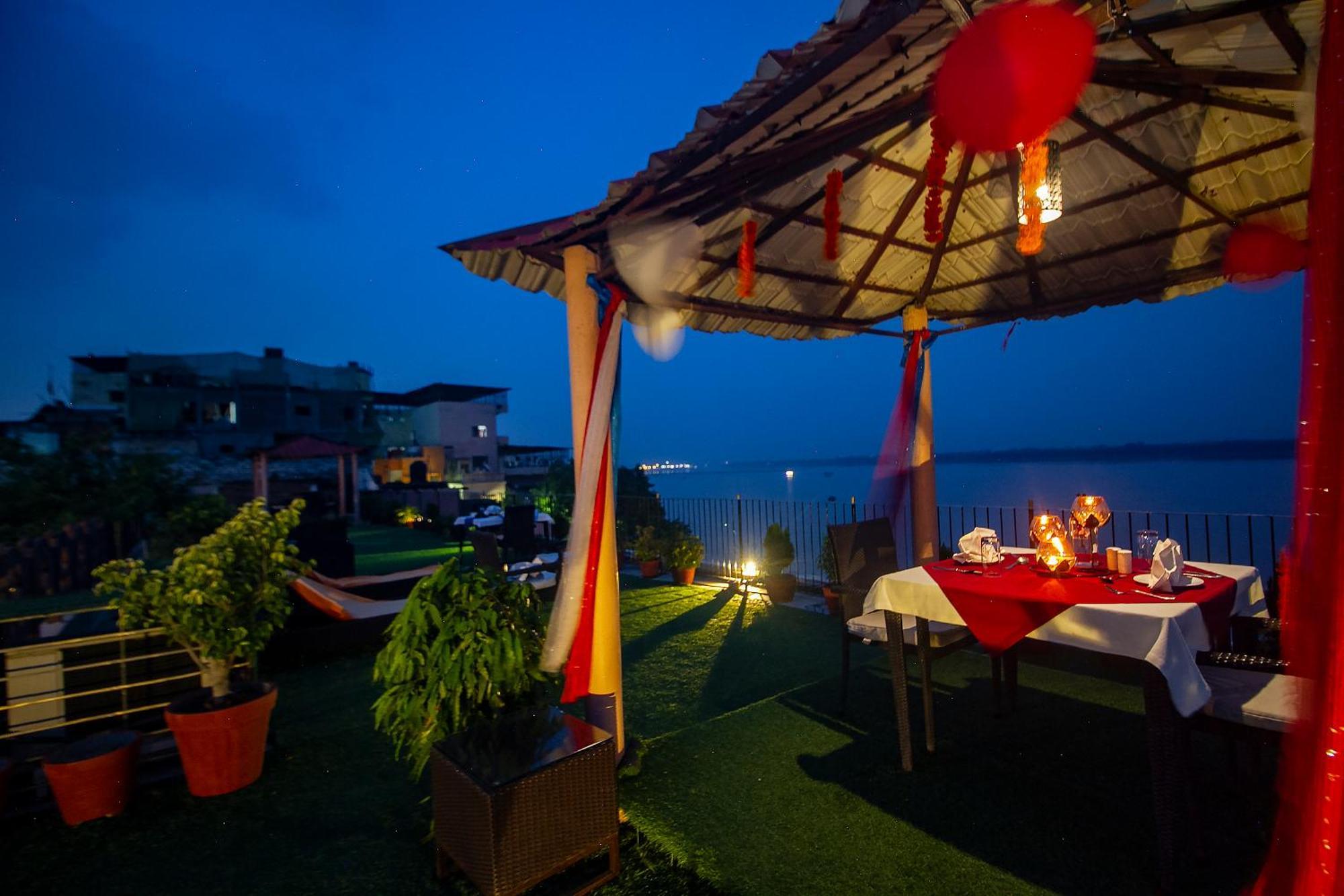 Hotel Amritara Suryauday Haveli Varanasi Exterior foto