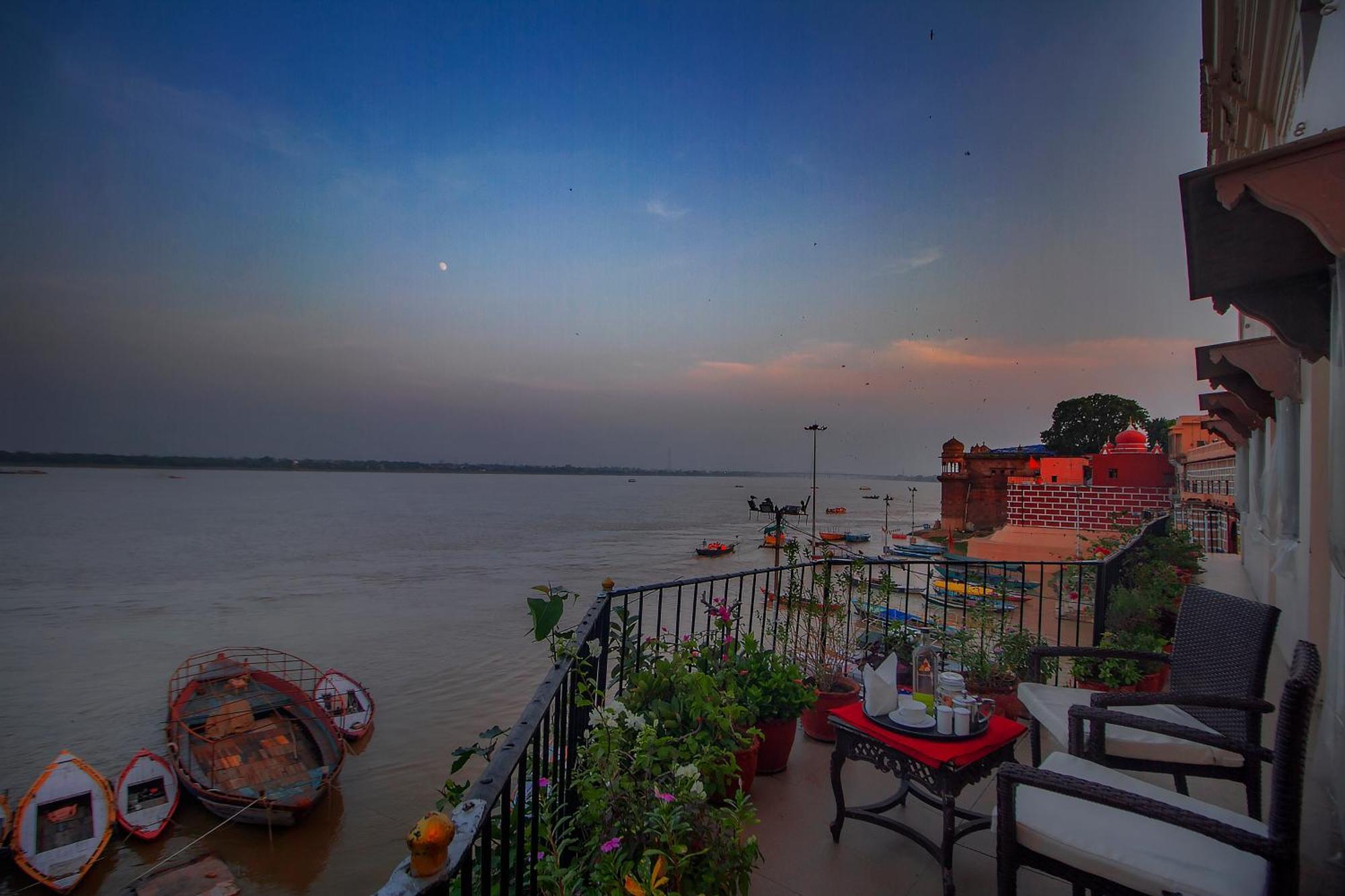 Hotel Amritara Suryauday Haveli Varanasi Exterior foto