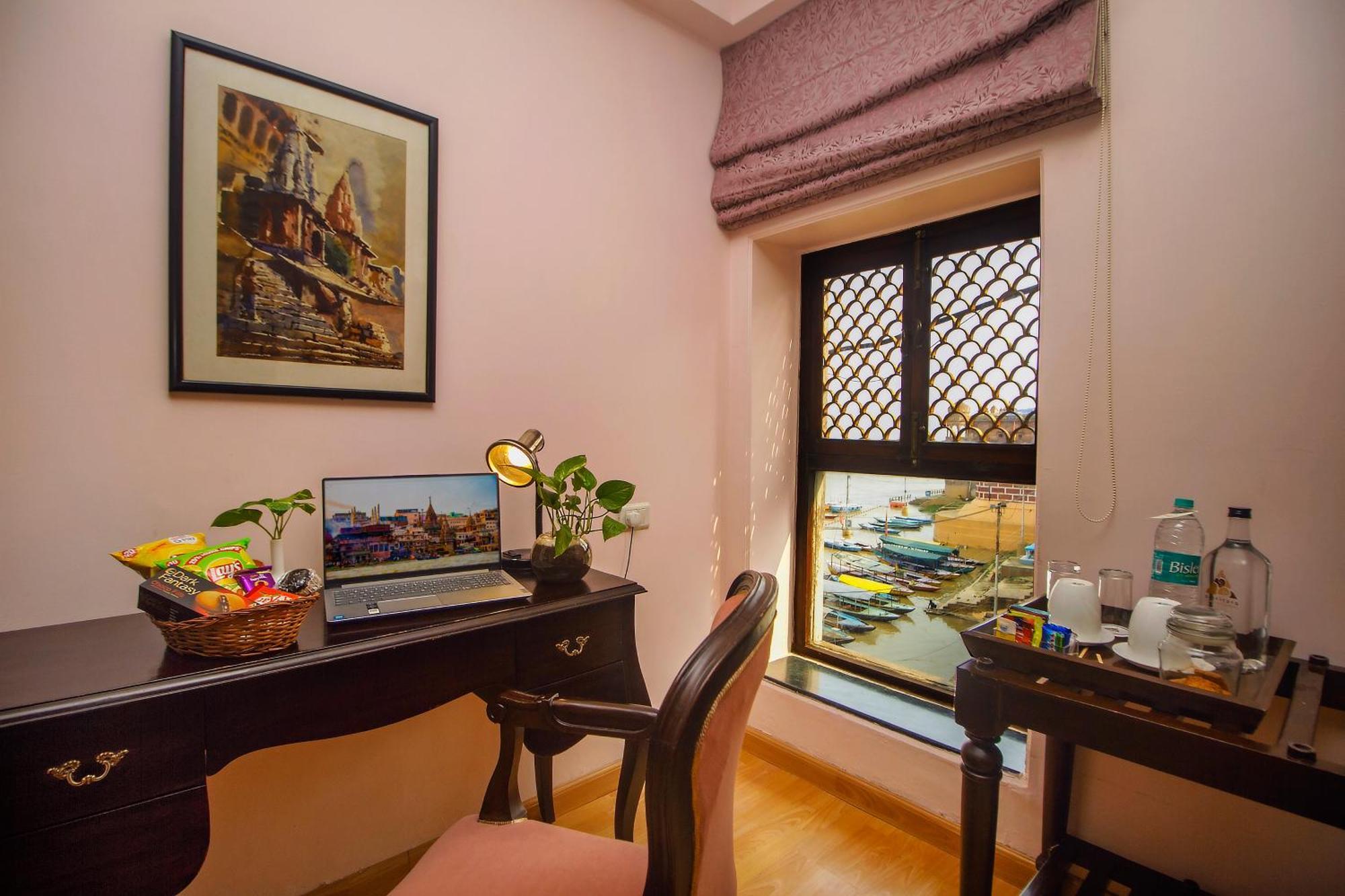 Hotel Amritara Suryauday Haveli Varanasi Exterior foto
