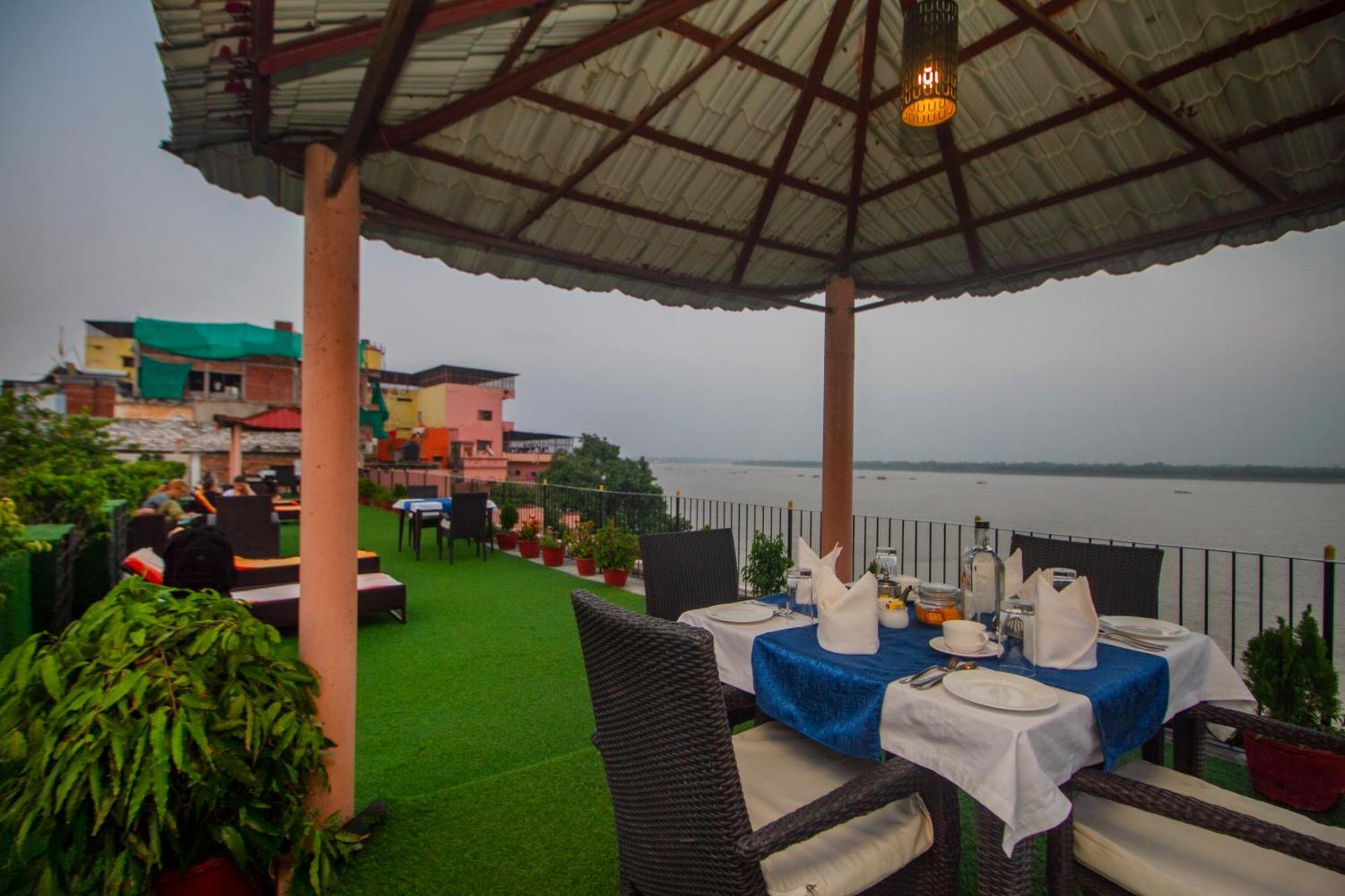 Hotel Amritara Suryauday Haveli Varanasi Exterior foto