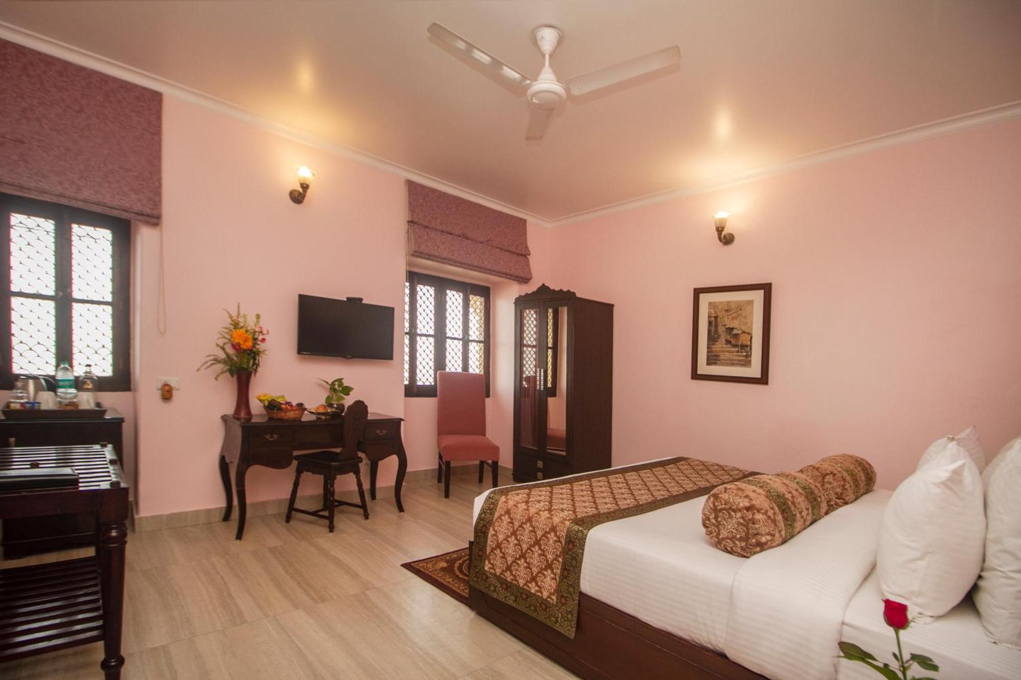 Hotel Amritara Suryauday Haveli Varanasi Exterior foto