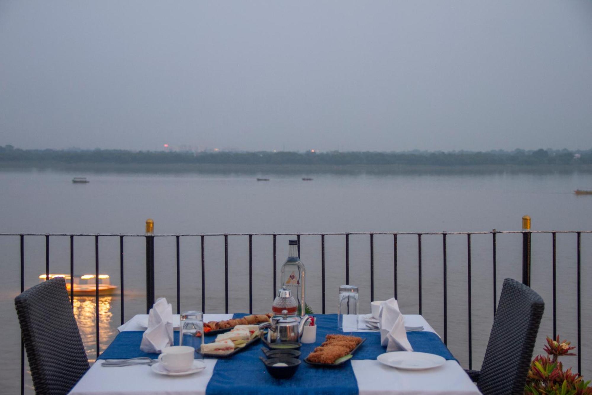 Hotel Amritara Suryauday Haveli Varanasi Exterior foto